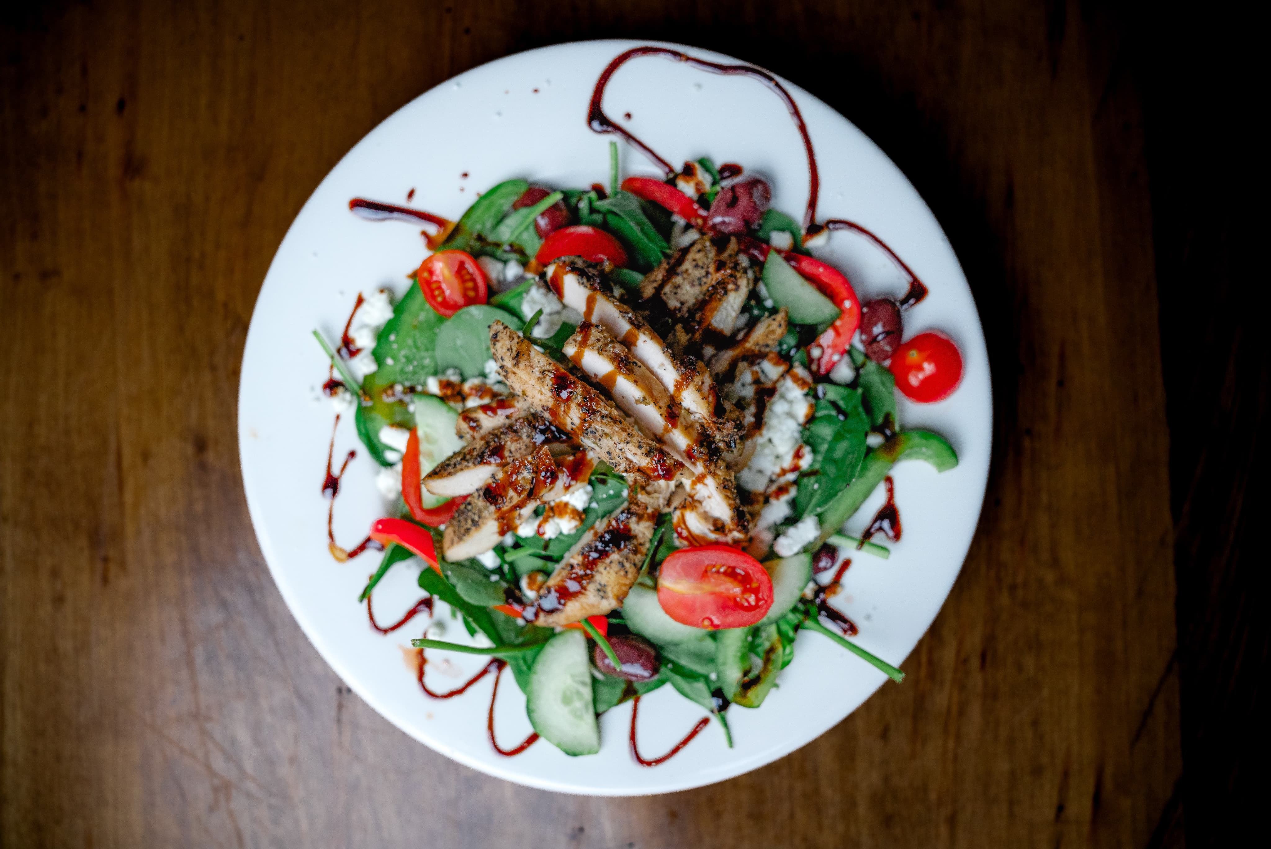 Salades Entrées, menu, plats savoureux, desserts, restaurant Moe’s