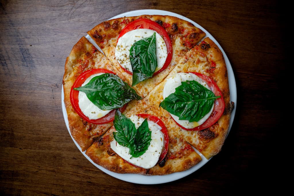 Pizzas, Entrées, menu, plats savoureux, desserts, restaurant Moe’s